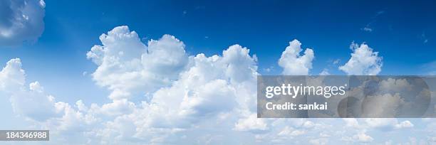 panoramic shot of sky with giants cumulonimbus clouds - cumulus 個照片及圖片檔