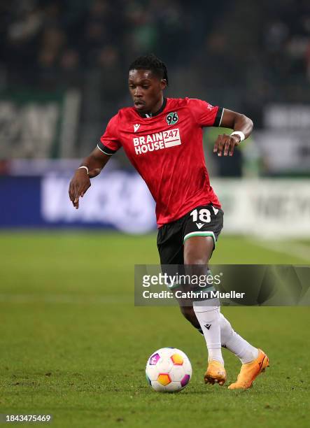 Derrick Kohn of Hannover 96 runs with the ball during the Second Bundesliga match between Hannover 96 and Karlsruher SC at Heinz von Heiden Arena on...