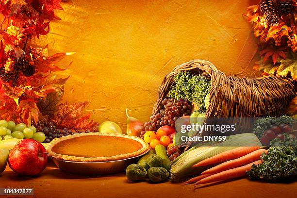 pumpkin pie and cornucopia in an autumn setting - cornucopia bildbanksfoton och bilder