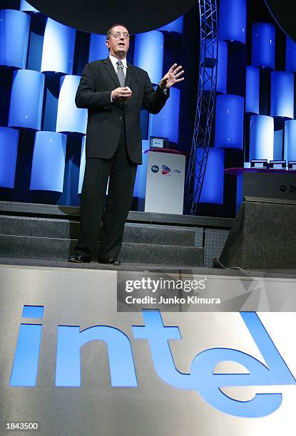 2003 Pc Intel 59 Intel Centrino Photos & High Res Pictures - Getty Images