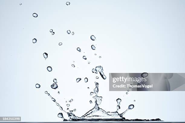 water splash iii - regentropfen stock-fotos und bilder
