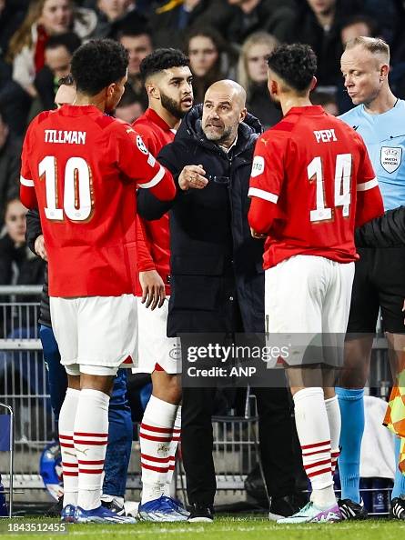 EINDHOVEN Malik Tillman of PSV Eindhoven, PSV Eindhoven coach Peter