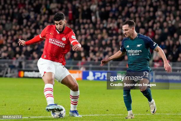 Ismael Saibari of PSV, Cedric Soares of Arsenal during the UEFA Champions League match between PSV v Arsenal at the Philips Stadium on December 12,...