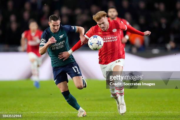 Cedric Soares of Arsenal, Yorbe Vertessen of PSV during the UEFA Champions League match between PSV v Arsenal at the Philips Stadium on December 12,...