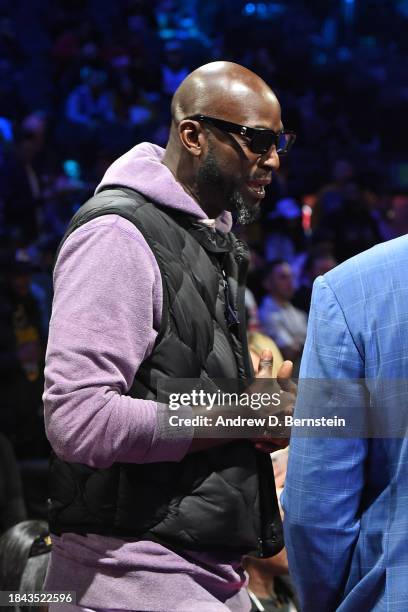 Legend Kevin Garnett attends the game between the New Orleans Pelicans and Los Angeles Lakers during the semifinals of the In-Season Tournament on...