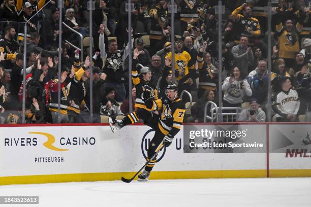 Pittsburgh Penguins center Jeff Carter celebrates his short-handed goal during the first period in the NHL game between the Pittsburgh Penguins and...