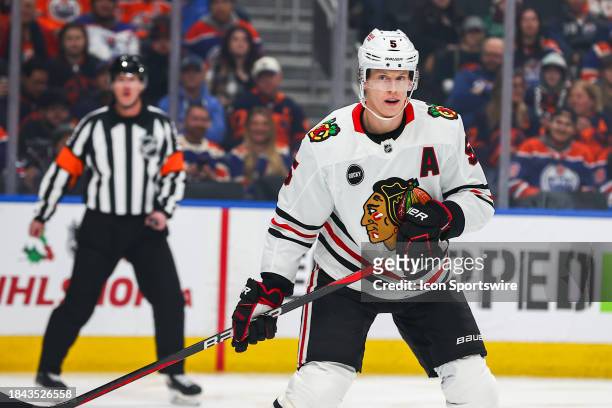 Chicago Blackhawks Defenceman Connor Murphy defends the net in the first period of the Edmonton Oilers game versus the Chicago Blackhawks on December...