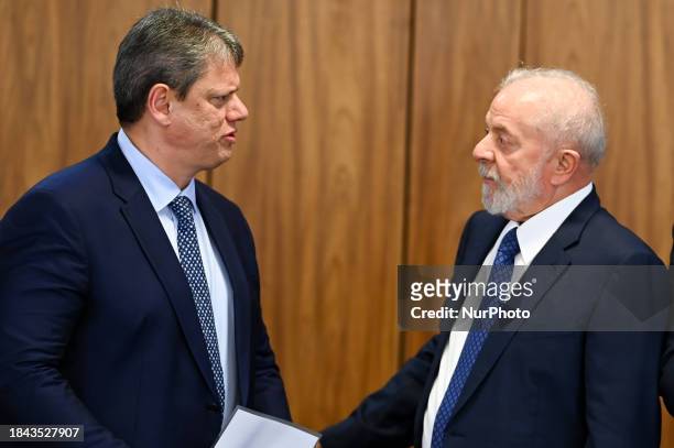 The President of Brazil, Luiz Inacio Lula da Silva, and the Governor of the State of Sao Paulo are holding a meeting to present investments by public...