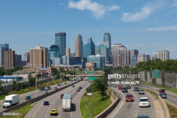 skyline von minneapolis 1 - minneapolis traffic stock-fotos und bilder