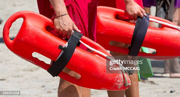 rettungsschwimmer vor ort - newport beach california stock-fotos und bilder