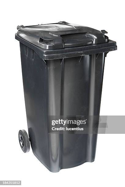 garbage bin isolated on white - vuilnisemmer op wielen stockfoto's en -beelden
