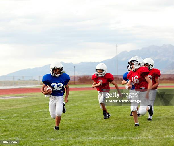 touchdown run - black football player stock pictures, royalty-free photos & images