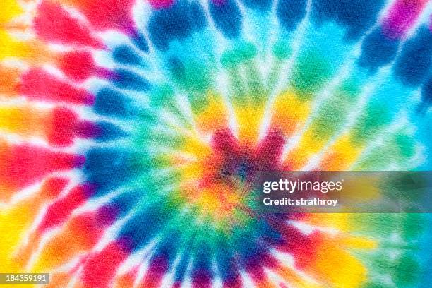 hypnotische spirale tie dye - abbindebatik stock-fotos und bilder