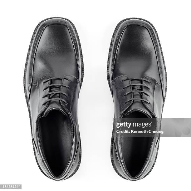 zapatos para hombre vestido - zapatos negros fotografías e imágenes de stock