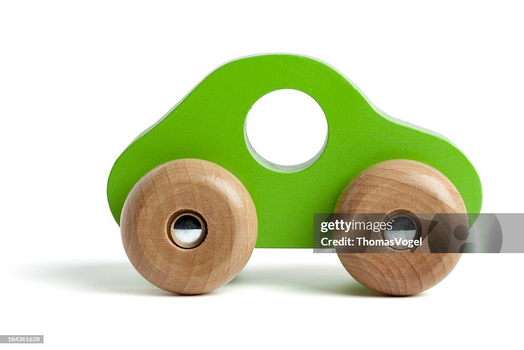 緑の木製おもちゃの車