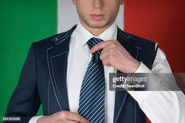 jaqueta sob medida contra bandeira italiana - custom tailored suit - fotografias e filmes do acervo