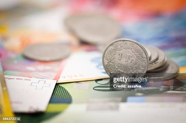 one swiss franc - franse valuta stockfoto's en -beelden