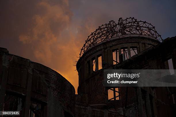 広島 a-bomb ドーム（genbaku domu ）、夕暮れの眺め - 廃墟　日本 ストックフォトと画像