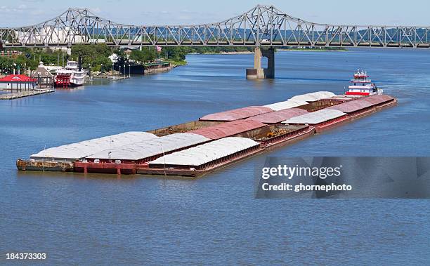 river barge - péniche-commerciale photos et images de collection