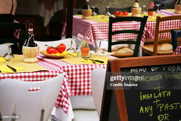 neatly presented tables in an italian restaurant - italian culture 個照片及圖片檔