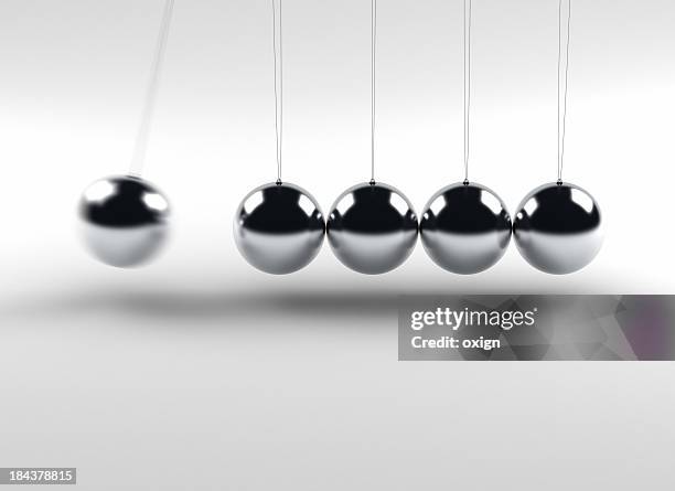 newton balls - newtons cradle stock pictures, royalty-free photos & images