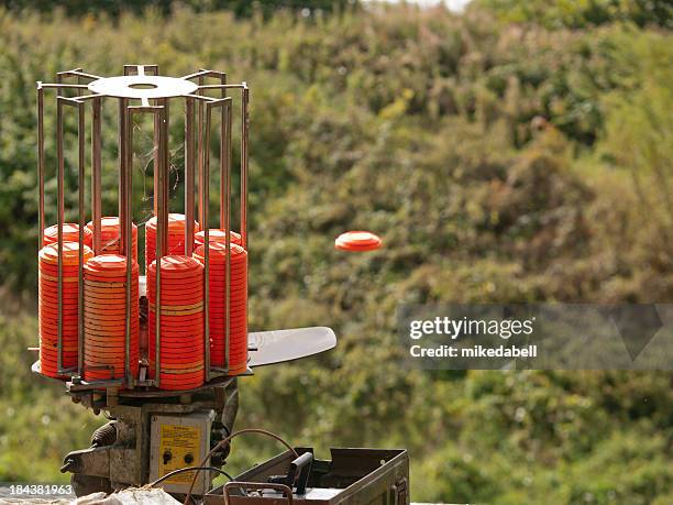 clay pigeon - clay shooting stockfoto's en -beelden