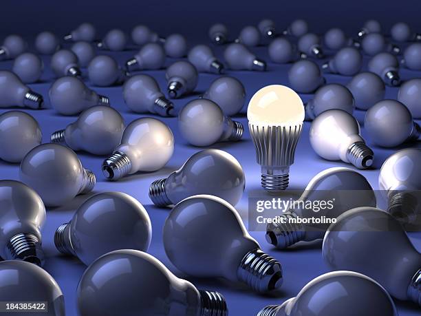 led-lampe mit alten lightbulbs - led leuchtmittel stock-fotos und bilder