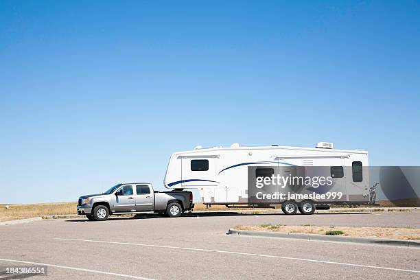 large white rv trailer hitched to a double cab gray truck - pick up truck stock pictures, royalty-free photos & images