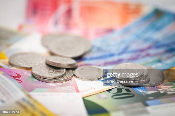 swiss currency coins and notes - franse valuta stockfoto's en -beelden