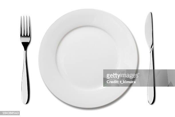empty plate with knife and fork - tafelmes stockfoto's en -beelden