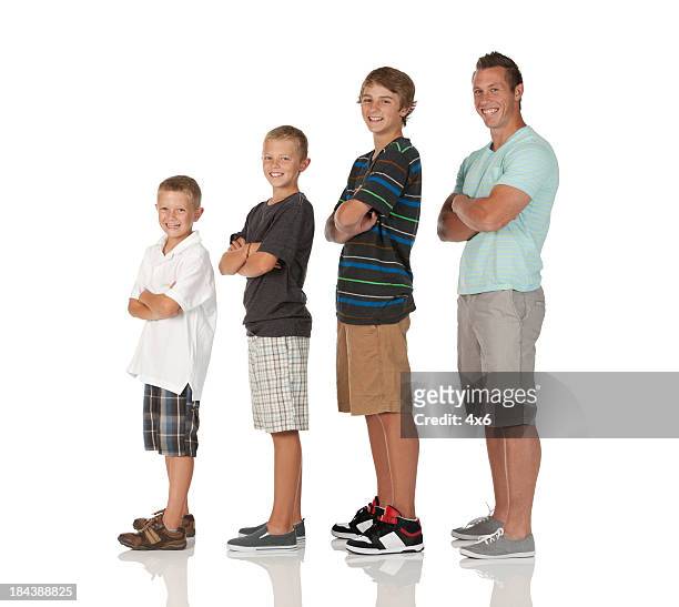 family standing with their arms crossed - kids side view isolated stockfoto's en -beelden
