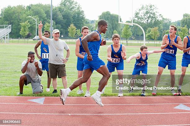 Cheering For Running Racers Cheering Race Track Photos and Premium High Res Pictures - Getty Images
