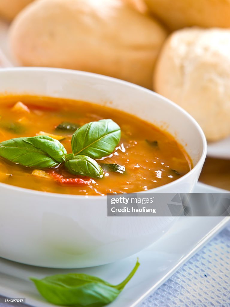 Gesunde Rote & Zucchini-Suppe