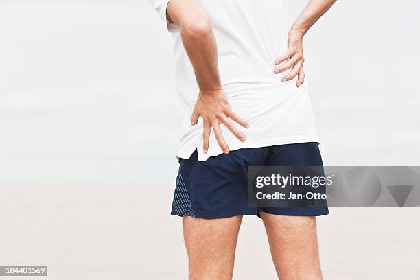hüftschmerzen - hip pain stock-fotos und bilder