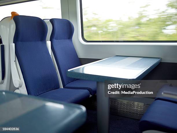 tren de licencias - train interior fotografías e imágenes de stock