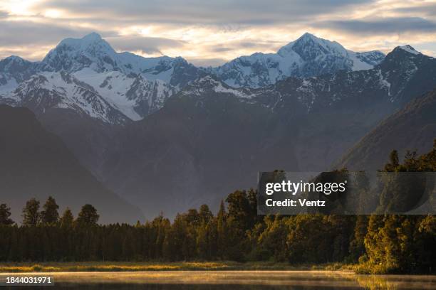 beautiful scenery landscape - lake matheson new zealand stock pictures, royalty-free photos & images