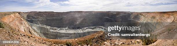 a huge mining superpit on a sunny day - mining western australia stock pictures, royalty-free photos & images