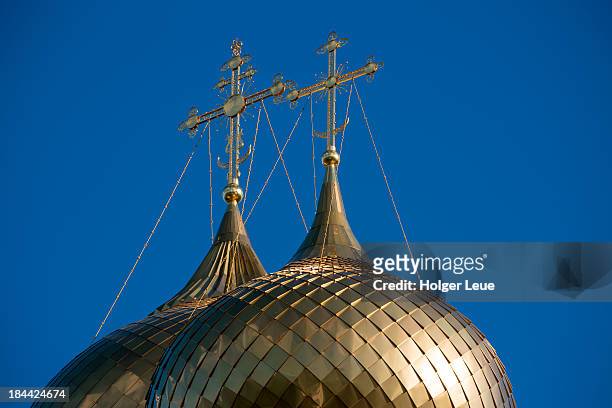 golden domes of yaroslavl assumption cathedral - onion dome stock pictures, royalty-free photos & images