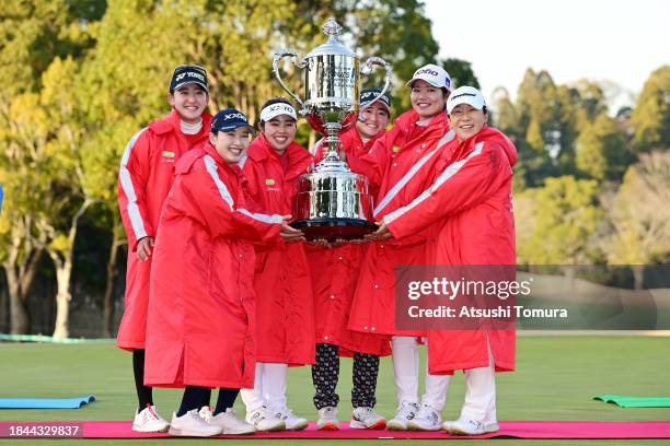 Chisato Iwai, Sakura Koiwai, Miyu Yamashita, Akie Iwai, Kokona Sakurai of Japan, Jiyai Shin of South Korea pose with the trophy after winning the...