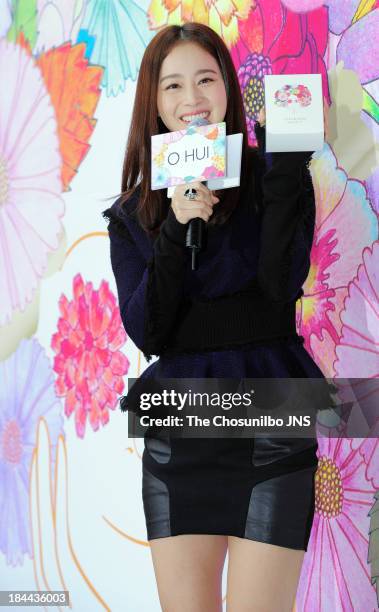 Kim Tae-Hee attends the 'OHUI Beautiful Face Campaign Bazaar' at Mug for Rabbit on October 13, 2013 in Seoul, South Korea.