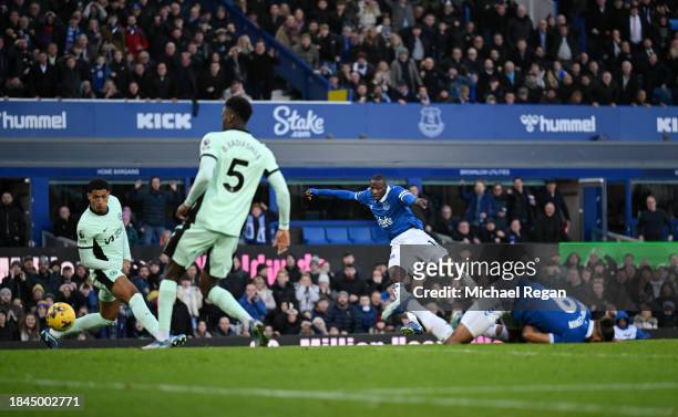 Abdoulaye Doucoure of Everton scores their team's first goal during the Premier League match between Everton FC and Chelsea FC at Goodison Park on...
