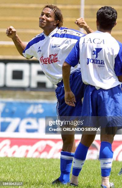 The honduran soccer player Carl Pavon Plumer celebrates 05 October with Amado Guevara during a game in San Pedro Sula, Honduras. El hondureno Carlos...