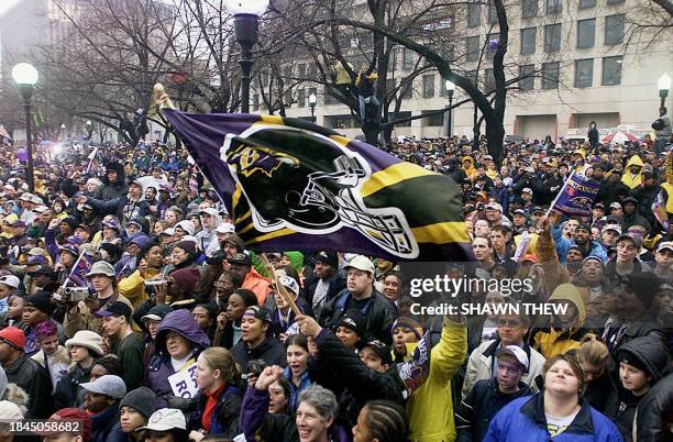 Baltimore Ravens fans cheer their team during Baltimore's Super Bowl XXXV victory parade and celebration in front of City Hall 30 January 2001. The...