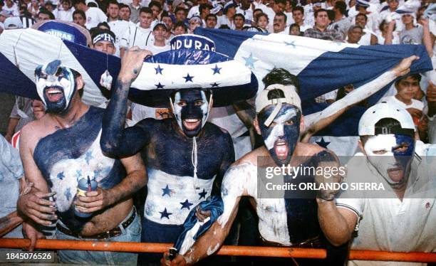 Honduran fans celebrate 02 September 2000 the victory of Japan-Korea 2002 Wolrd Cup qualification game against El Salvador in San Pedro Sula, 243 km...