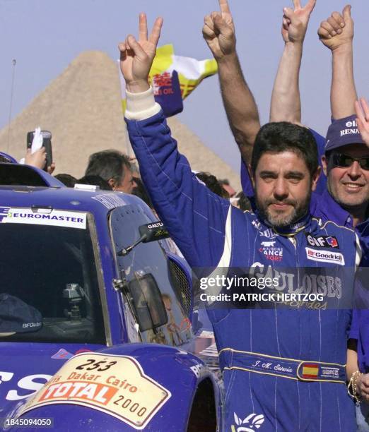 Spanish driver Jose-Maria Servia celebrates 23 January 2000 at the arrival of the 11,000 kms 22nd Paris-Dakar-Cairo rally, at the foot of Giza...