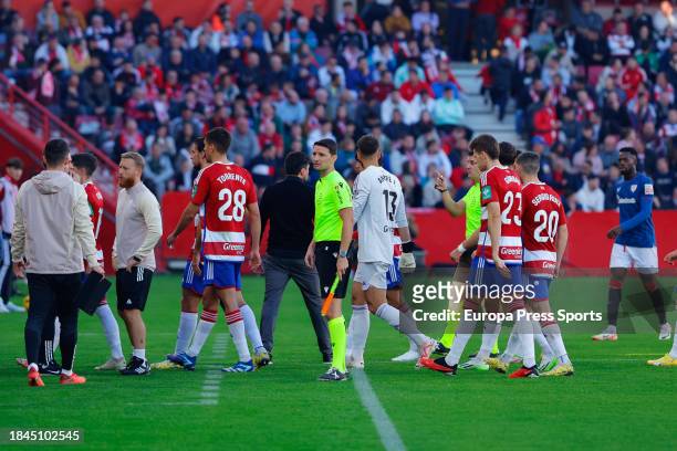 The referee decides to leave the pitch as the match was stopped due to health problems with a fan in the stadium during the Spanish league, La Liga...