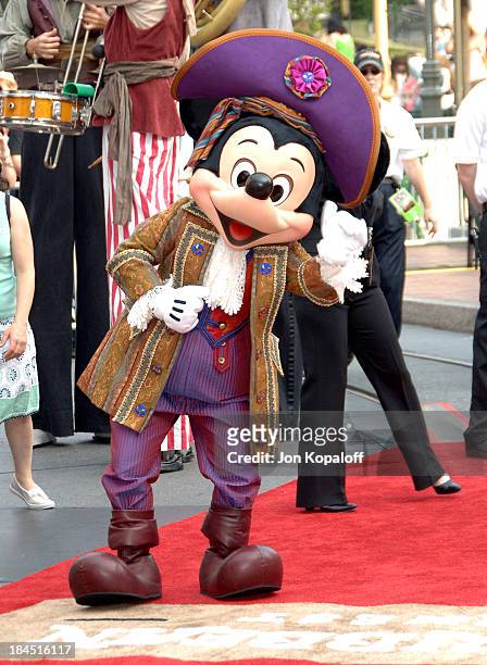 Atmosphere during "Pirates of the Caribbean: Dead Man's Chest" Los Angeles Premiere - Arrivals at Disneyland/Main Street in Anaheim, California,...