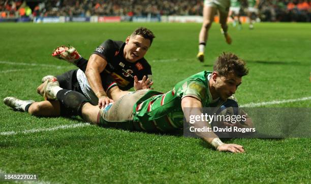 Josh Bassett of Leicester Tigers dives in to score their last minute, bonus point fourth try, during the Investec Champions Cup match between...