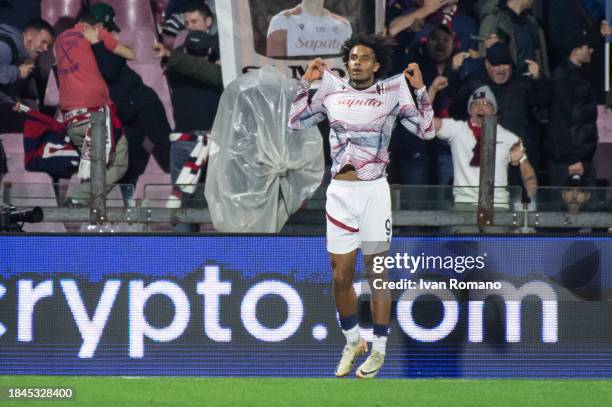 Joshua Zirkzee of Bologna FC celebrates after scoring a goal to make it 0-2 during the Serie A TIM match between US Salernitana and Bologna FC at...