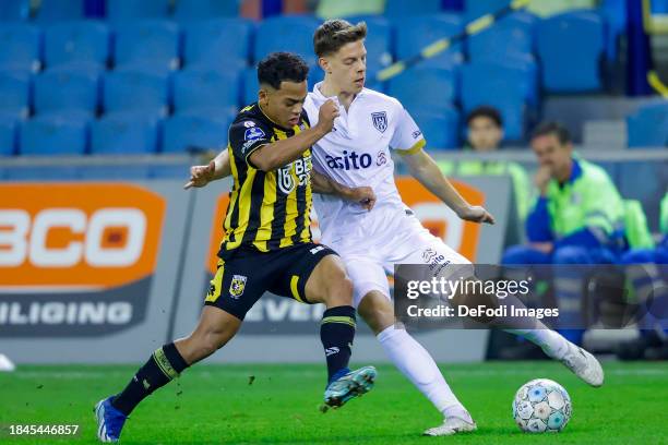 Million Manhoef of Vitesse Arnhem and Sem Scheperman of Heracles Almelo battle for the ball during the Dutch Eredivisie match between Vitesse and...